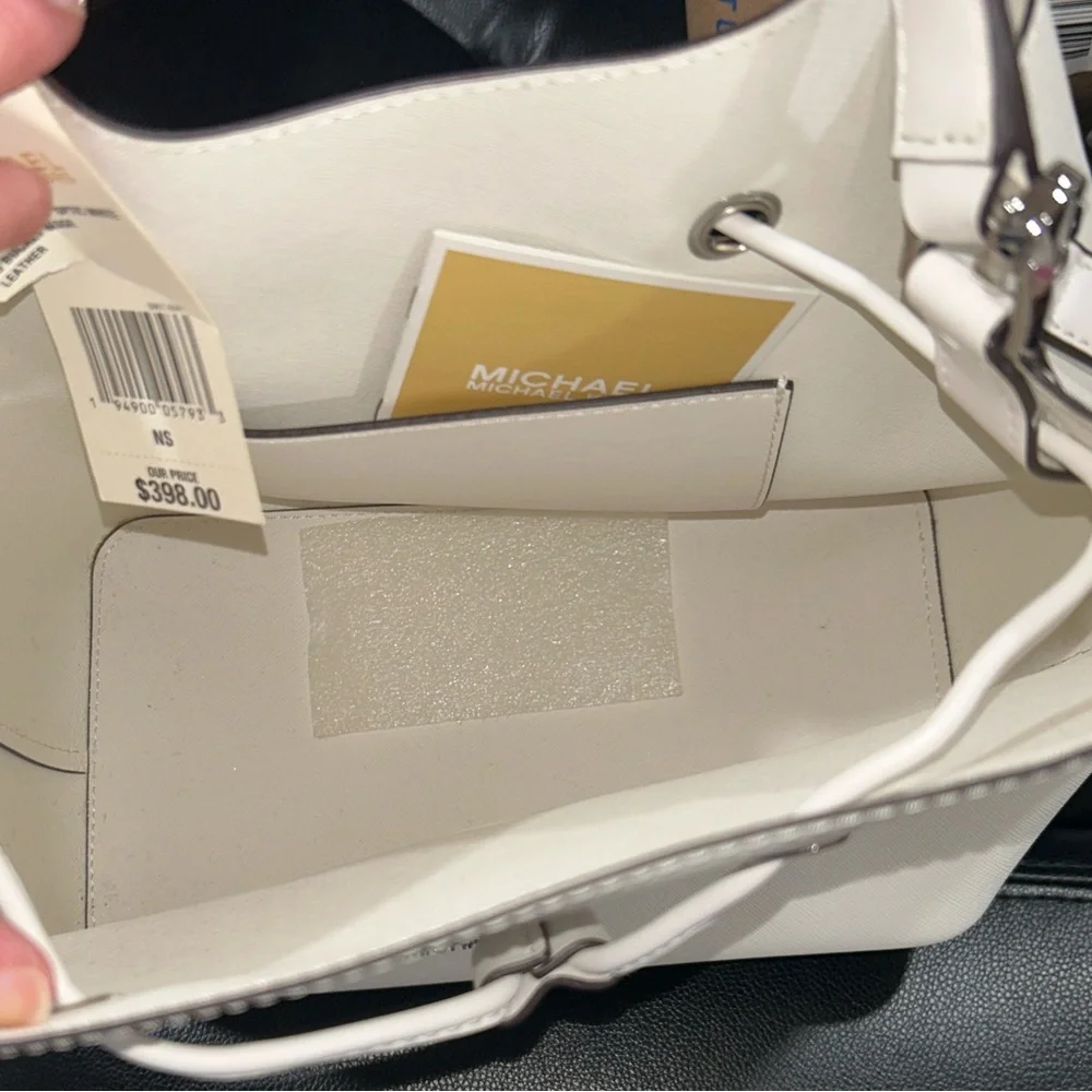 Michael Kors Suri Optic White Large Bucket Messenger Bag. NWT